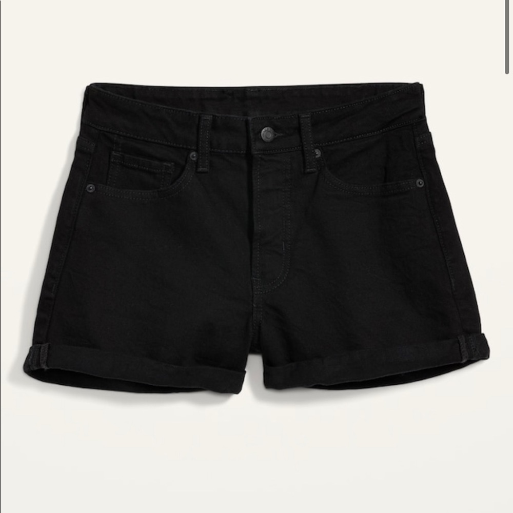 Size 8 Old Navy high waisted jean shorts! 3 inch inseam!